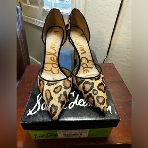 Beautiful Sam leopard heels